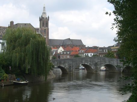 Roermond : Die Maria-Theresia-Brücke auch Steinerne Brücke genannt, überspannt die Roer ( Rur ) 